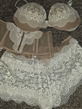 Victoria's Secret Nude and White Lace Bra & Garter Set